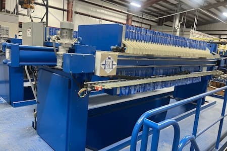 Filtro prensa automático Beckart para deshidratación de lodos industriales