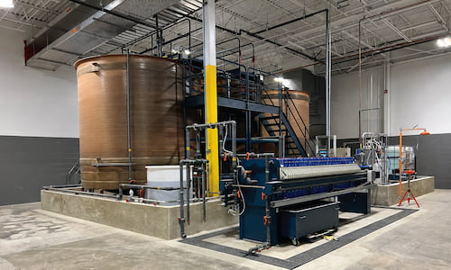 Sistema de tratamiento batch filtro prensa Beckart para aguas residuals de la industria del cartón corrugado